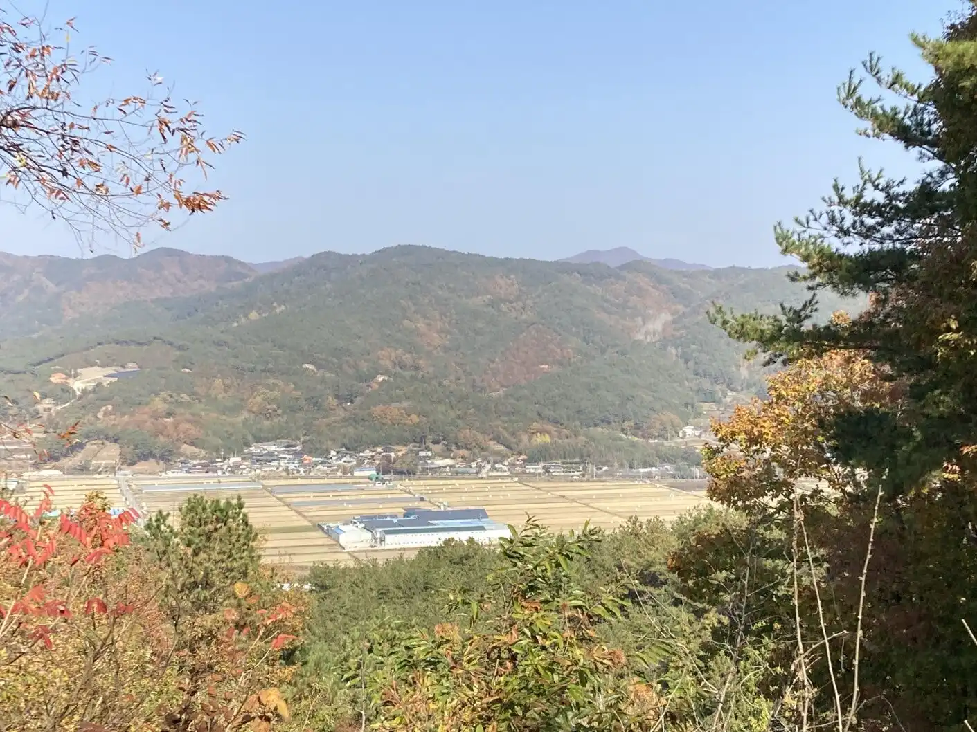 Beautiful land plot for sale in Boseong-gun South with scenic mountain views. Perfect for building a.