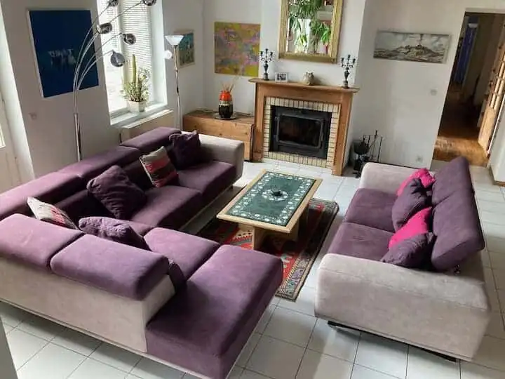 Spacious living room in a 9-bedroom house with fireplace and modern decor in Sorrus.