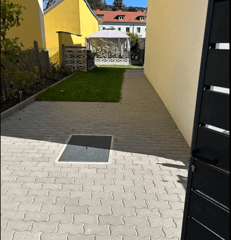 Building with 4 Apartments for Sale in Wilhelmsburg, showing exterior view and outdoor space.