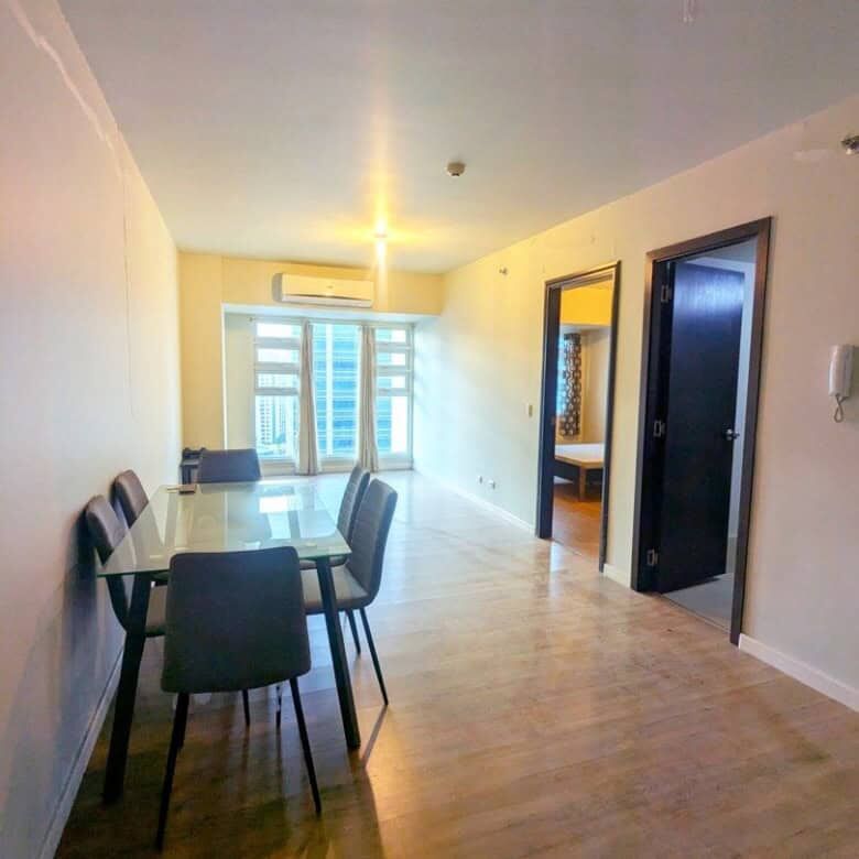 Bright 1-bedroom apartment with stylish interior in Kroma Tower Manila. Perfect for comfortable city.