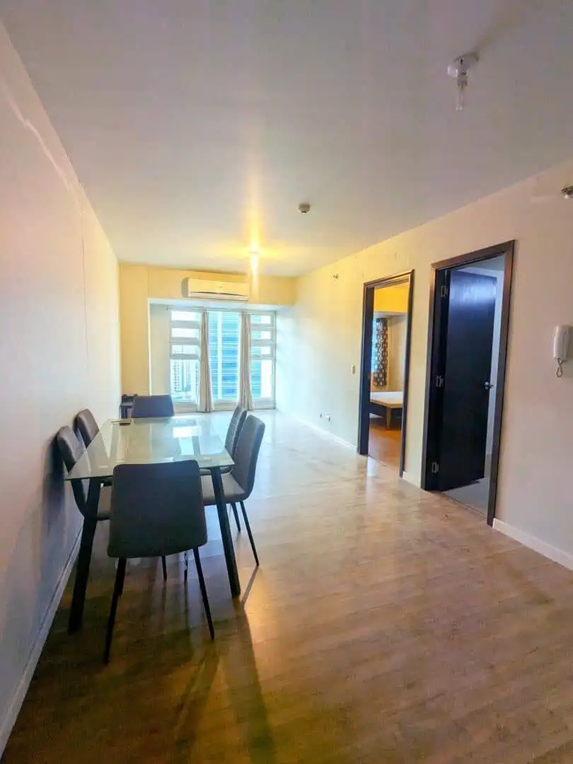 Bright 1-bedroom apartment with stylish interior in Kroma Tower Manila. Perfect for comfortable city.