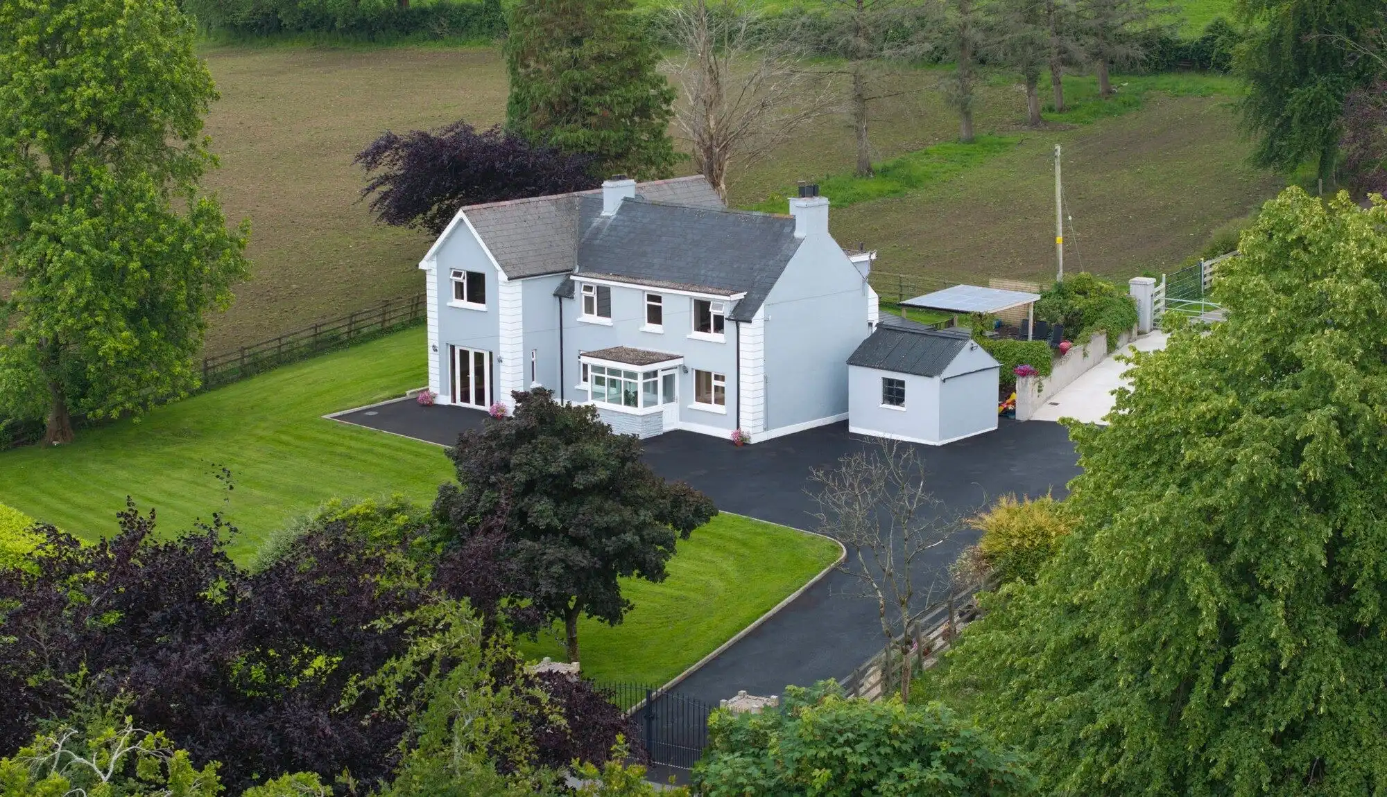 Spacious 6-bedroom house with lush gardens in Cosbystown, Enniskillen, County Fermanagh.