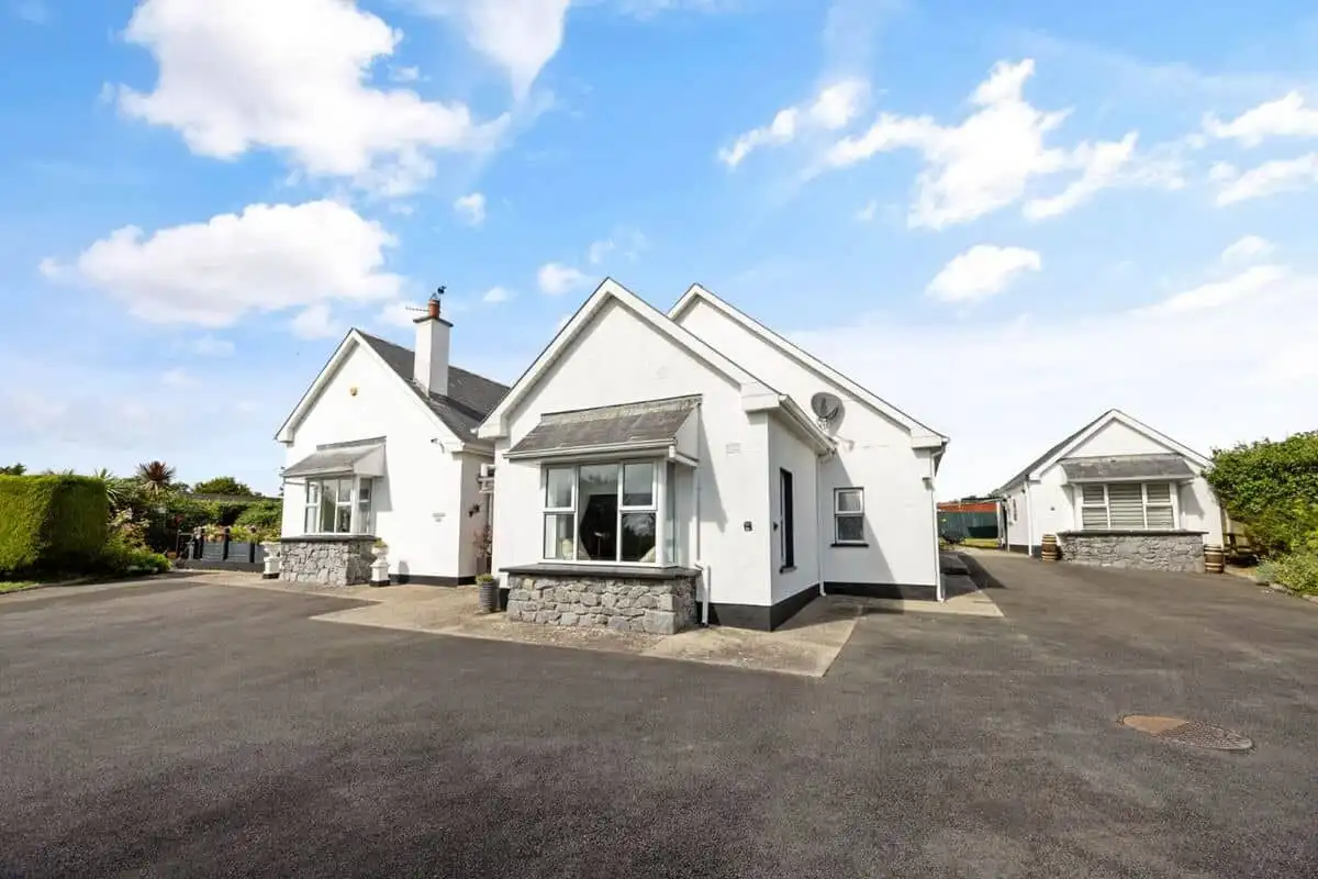 Charming 3-bedroom house for sale in Ballycorrigan, Ballina, Co Tipperary, featuring modern design a.