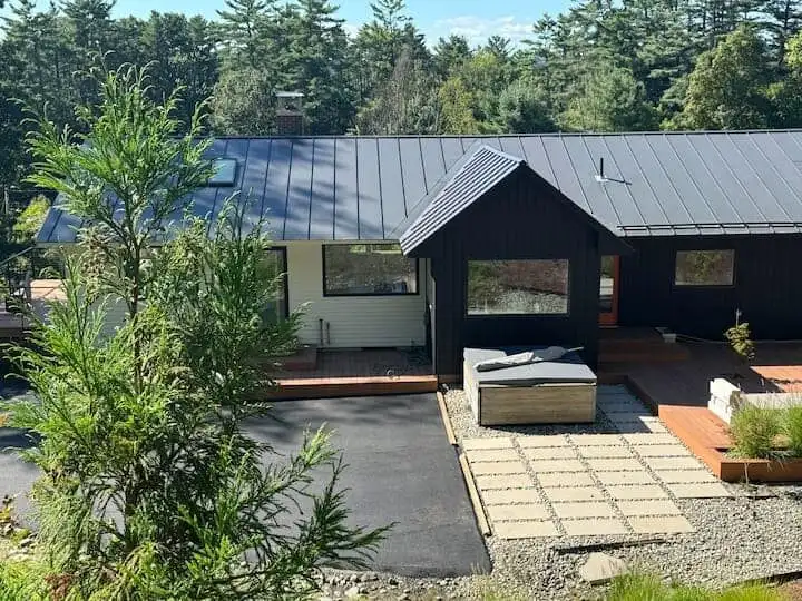 Spacious modern home with five bedrooms located in Hanover, New Hampshire. Perfect for families seek.