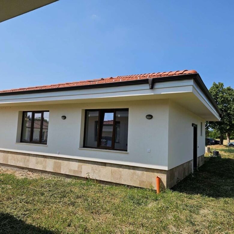 Beautiful 2-bedroom villa for sale in Hissaria, Plovdiv, Bulgaria, featuring a contemporary design a.