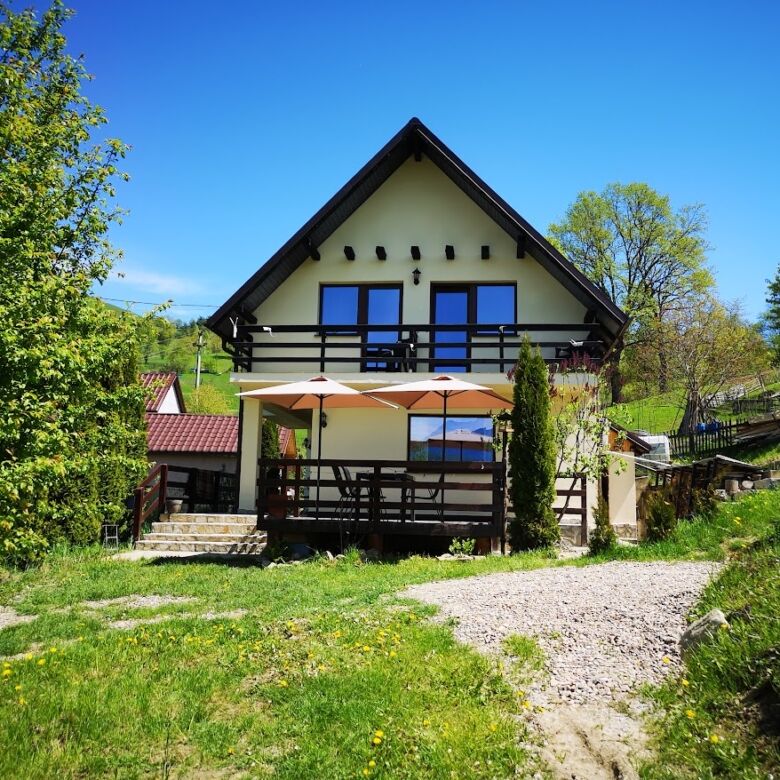Beautiful house with garden in Bicaz for sale.