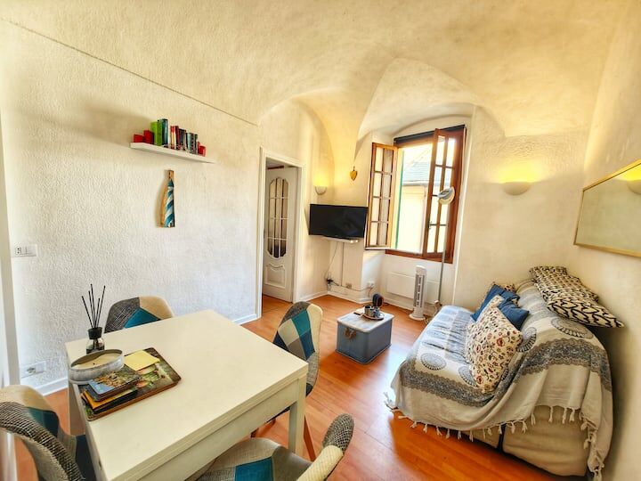 Cozy 1-bedroom apartment for sale in historic Bordighera Alta, Liguria, featuring bright interiors a.