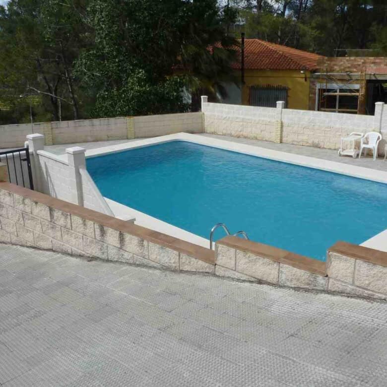 Beautiful 6-bedroom villa featuring a private pool in Valencia, ideal for luxury living and investme.