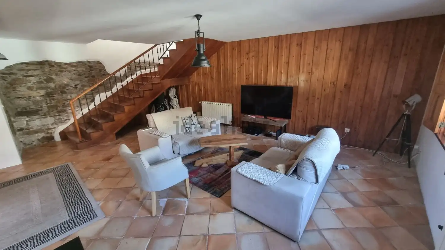 Interior view of a cozy 4-bedroom house in Cortegaça with wooden walls and modern furnishings.