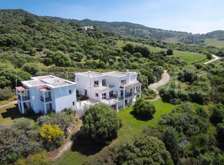 Elegant 8-bedroom villa for sale in Gaucin, Malaga, with stunning countryside views and modern ameni.