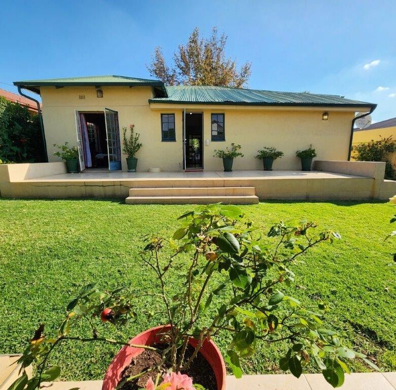 Beautiful 4-bedroom house with spacious yard in Albertville Johannesburg South.