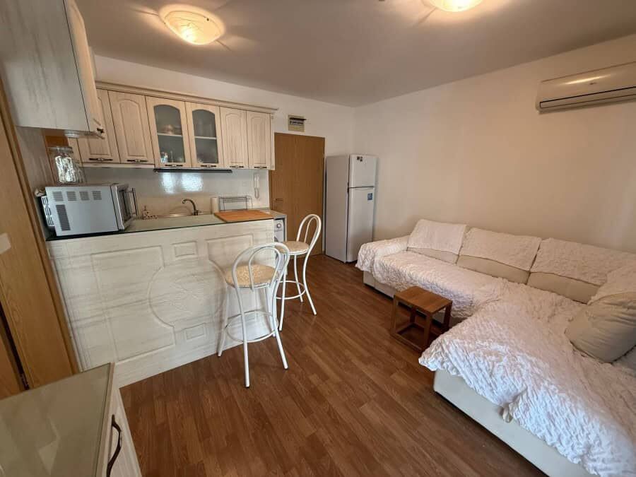 Cozy 1-bedroom furnished apartment in Vineyards SPA Resort near the sea.