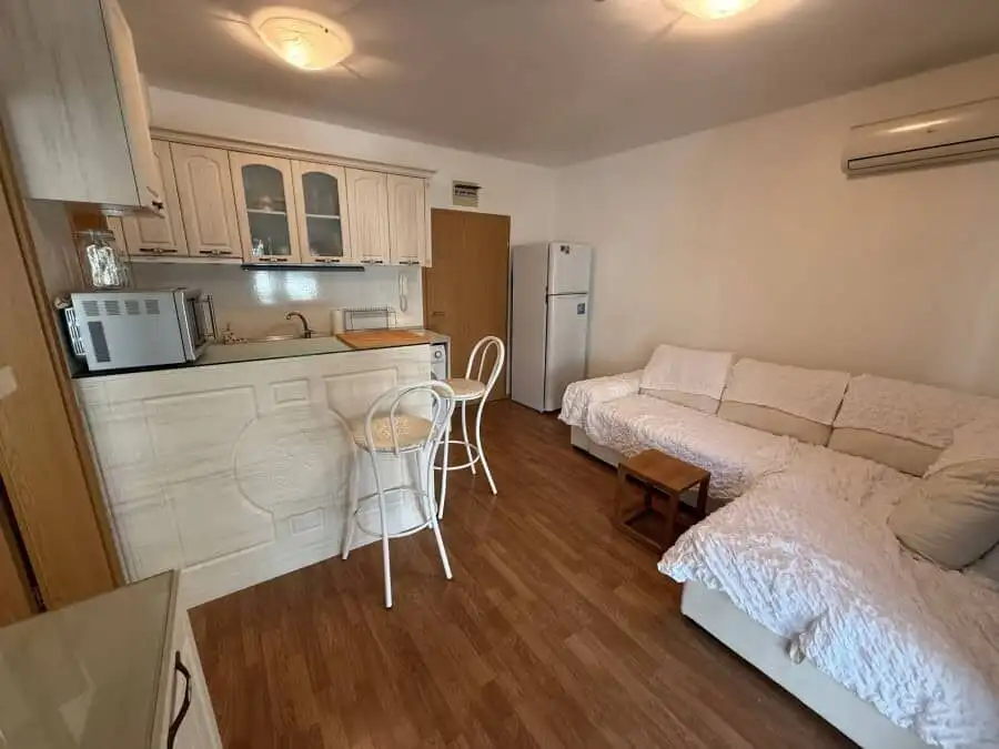 Cozy 1-bedroom furnished apartment in Vineyards SPA Resort near the sea.