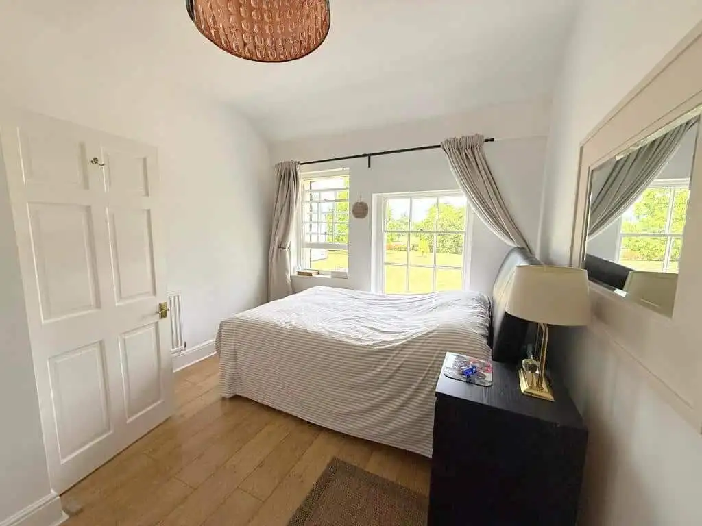 Luxury 3-Bed Apartment in Milton Keynes Spacious 3-bedroom apartment with modern decor in Wavendon House Drive, Milton Keynes. Perfect for c.