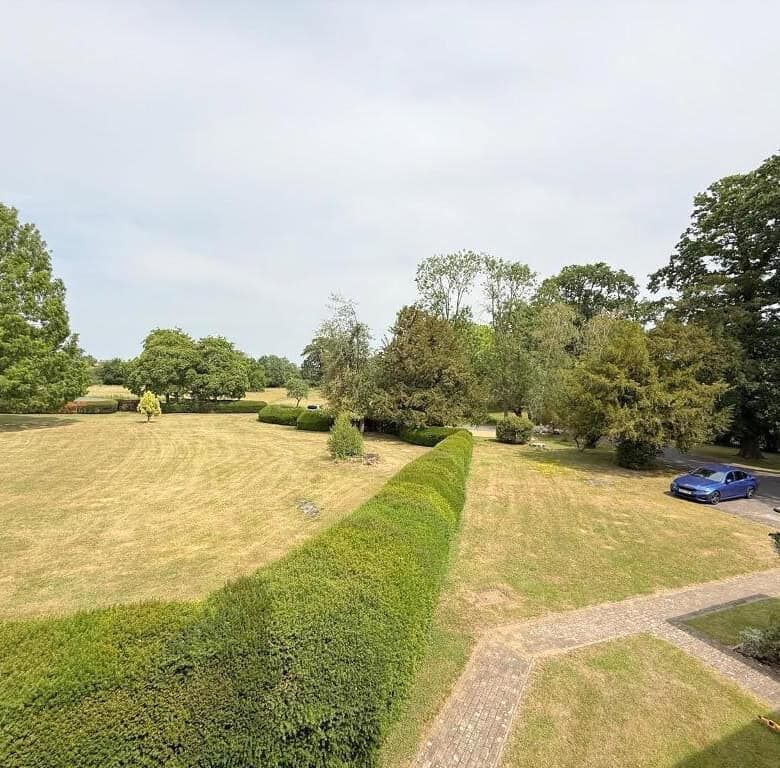 Spacious outdoor area of the luxury 3-bedroom apartment in Wavendon House Drive, Milton Keynes.