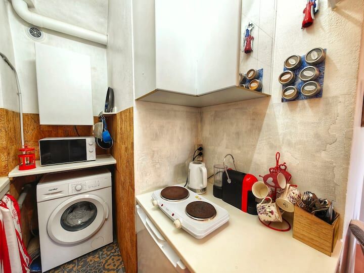 Cozy apartment with modern kitchen in Liguria's scenic Bordighera Alta. Perfect for comfortable livi.