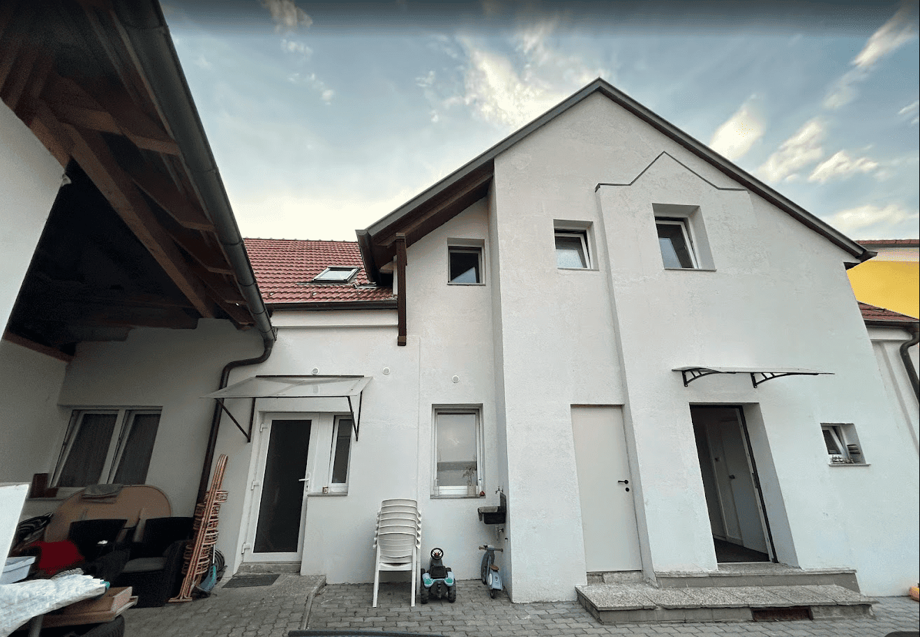 Modern apartment building in Wilhelmsburg for sale. Apartment building with 4 units available in Wilhelmsburg, ideal for investment.