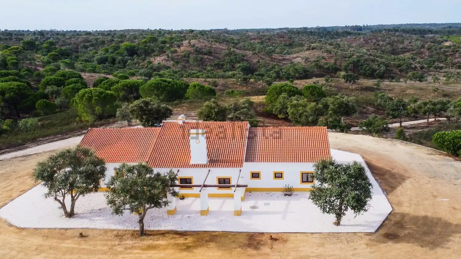 Elegant 5-bedroom estate for sale in Grandola, Lisbon, featuring spacious living areas and scenic su.