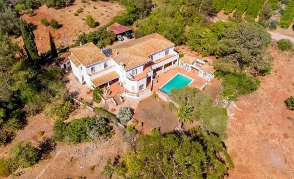 Luxury 5 Bed Country Estate in Algoz Algarve Luxury 5 Bed Country Estate with pool in Algoz Algarve, perfect for private living or vacation renta.