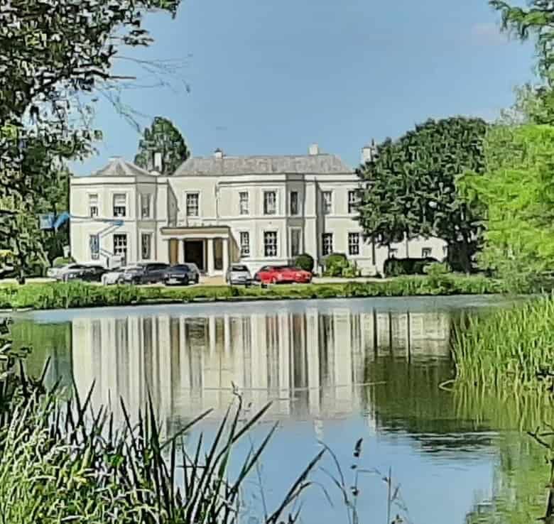 Modern 3-bedroom apartment with scenic lake views in Wavendon House Drive, Milton Keynes.