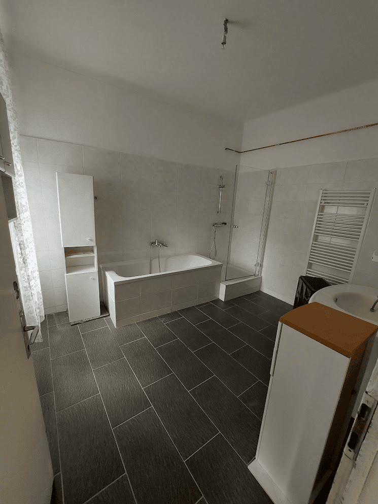 Building with 4 Apartments For Sale in Wilhelmsburg Apartment bathroom with bathtub and modern fixtures in Wilhelmsburg.