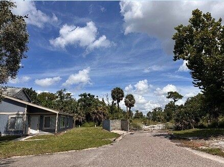 Spacious land plot available for sale in Orlando, Florida.