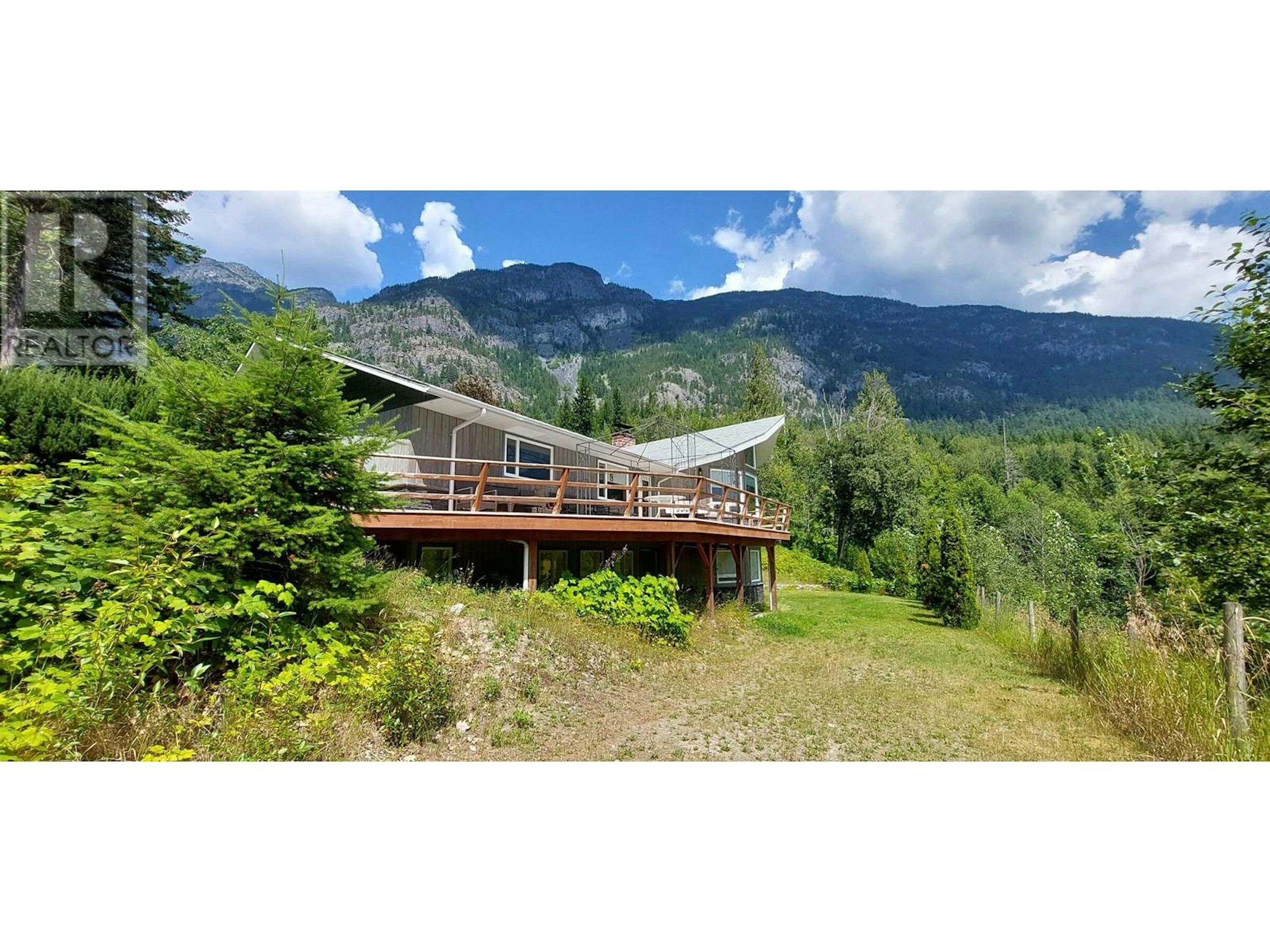 Beautiful 4-Bed Estate in Bella Coola, BC Beautiful 4-bedroom estate for sale in Bella Coola, British Columbia, with mountain views and lush s.