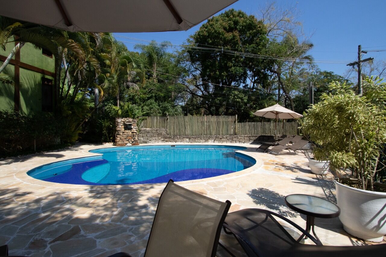 Charming Boutique Hotel in Ilhabela Boutique hotel with pool and lush garden in Ilhabela, ideal for sale or investment. Perfect for hosp.