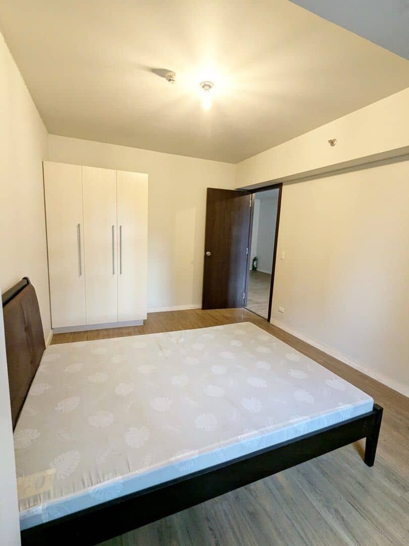 Spacious bedroom with minimalist design in Kroma Tower Manila, ideal for comfortable city living.
