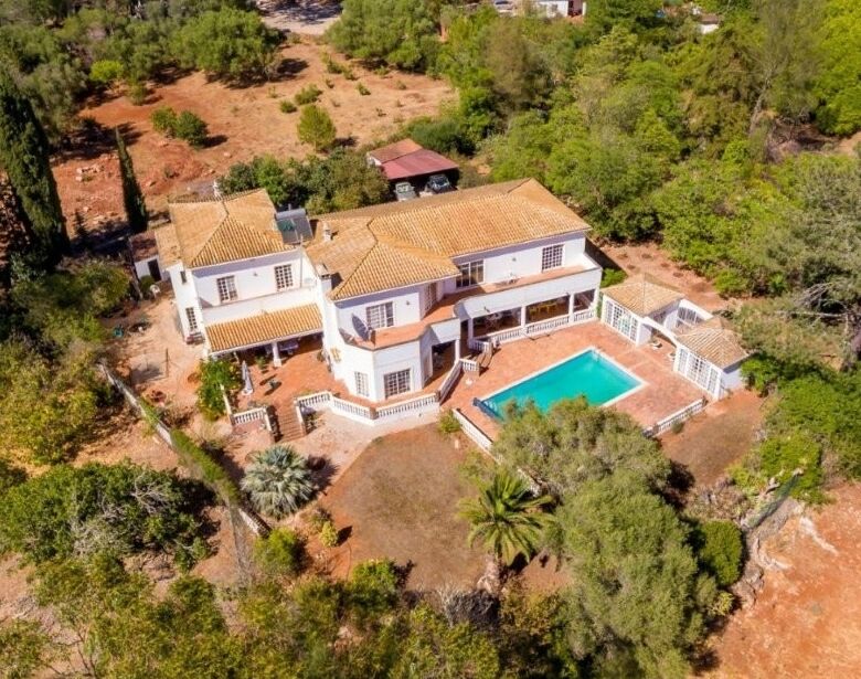 Luxury 5 Bedroom Country Estate with Pool in Algoz Algarve.
