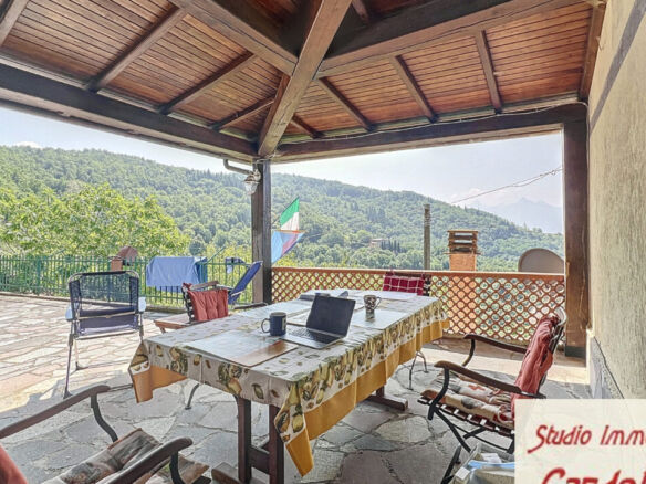 Beautiful outdoor terrace of a 4-bedroom house in Fivizzano, Tuscany, offering scenic mountain views.