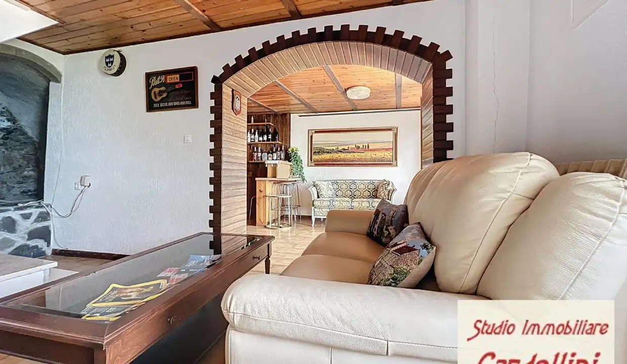 Cozy living room in a 4-bed house for sale in Fivizzano, Tuscany.