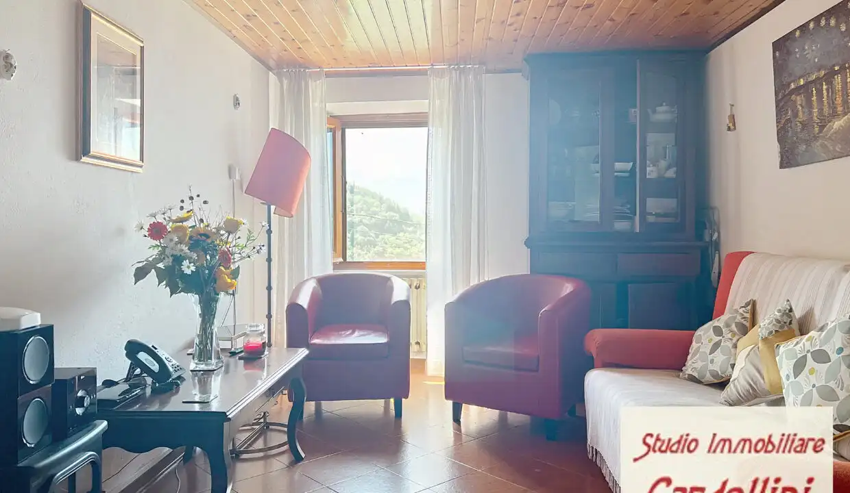 Charming 4-bedroom house for sale in Fivizzano, Tuscany, featuring a cozy living room with natural l.