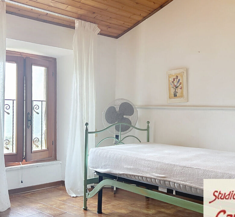 Elegant 4-bedroom house for sale in Fivizzano, Tuscany, featuring charming interiors and scenic surr.