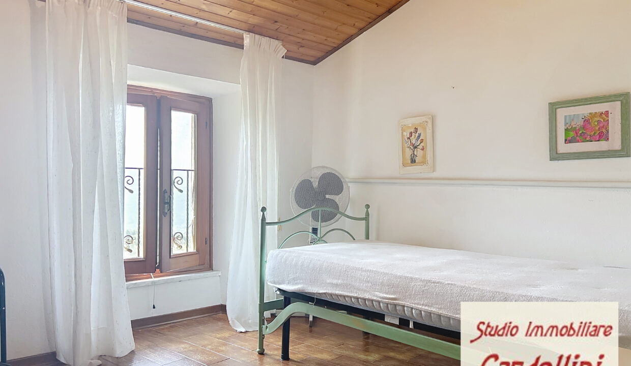 Elegant 4-Bed House in Fivizzano Tuscany Elegant 4-bedroom house for sale in Fivizzano, Tuscany, featuring charming interiors and scenic surr.