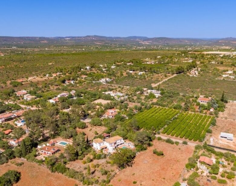Elegant country estate with 5 bedrooms and annexe in Algoz, Algarve, surrounded by lush greenery and.