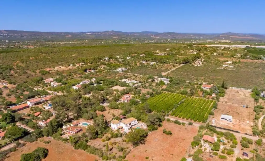 Luxury 5 Bed Country Estate & Annexe in Algoz Algarve Elegant country estate with 5 bedrooms and annexe in Algoz, Algarve, surrounded by lush greenery and.