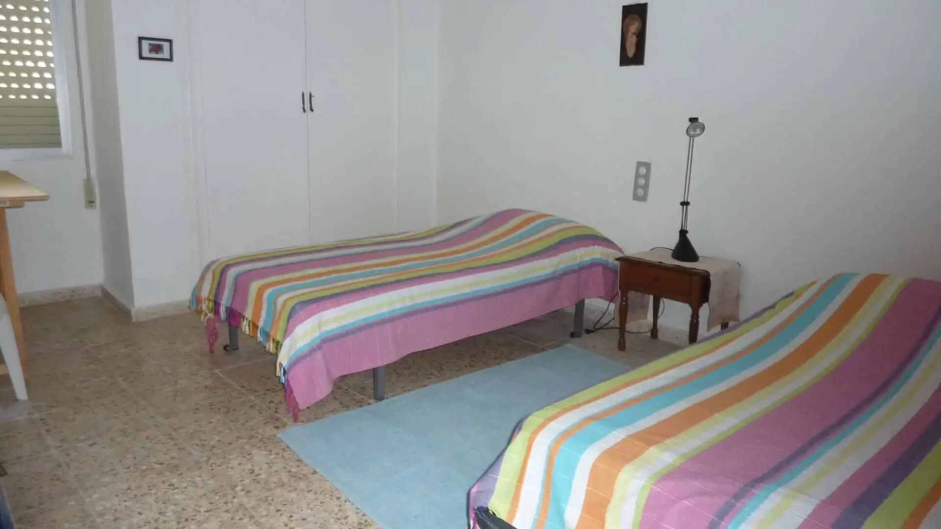 Spacious 6-bedroom villa in Valencia with modern interiors and outdoor pool.