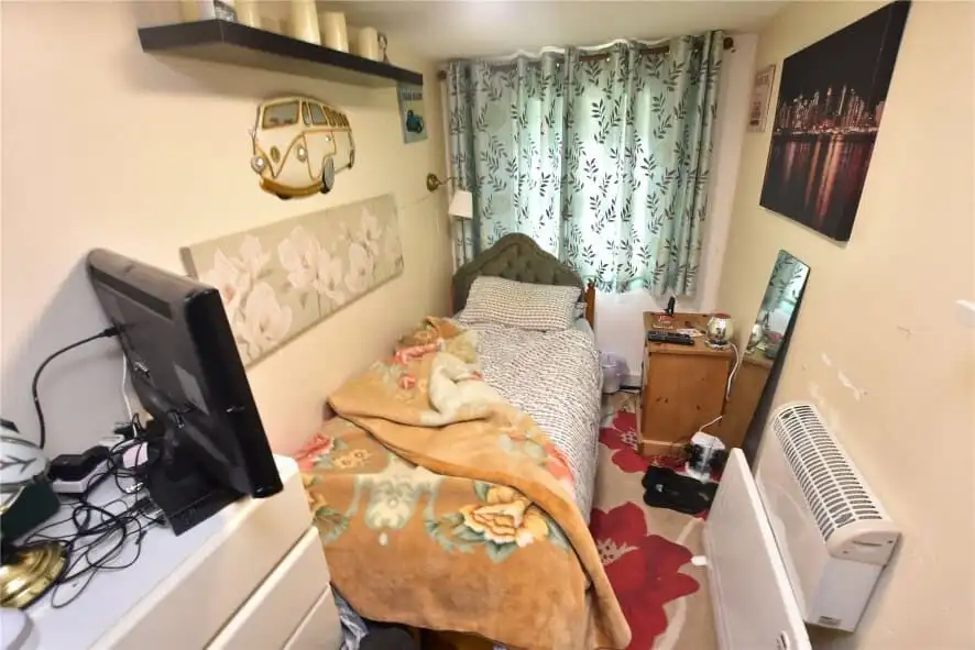 Affordable Leeds flats with tenants, ideal for investors seeking rental income. Fully occupied prope.