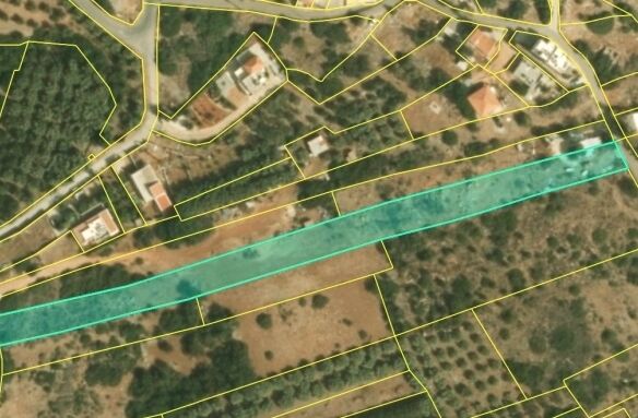 Land for sale in Agia Varvara Sisi, Crete, ideal for building or investment.