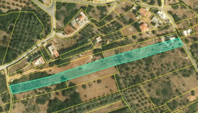 Land for sale in Agia Varvara Sisi, Crete, ideal for building or investment.