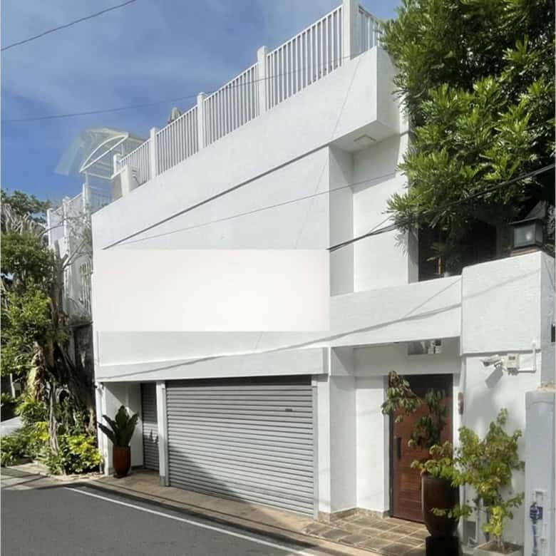 Modern white house with rooftop terrace in Colombo, Sri Lanka.