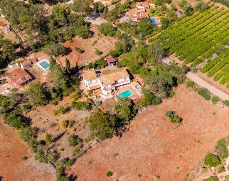 Luxury 5 Bed country estate with pool in Algoz, Algarve, Portugal. Spacious property with private ga.