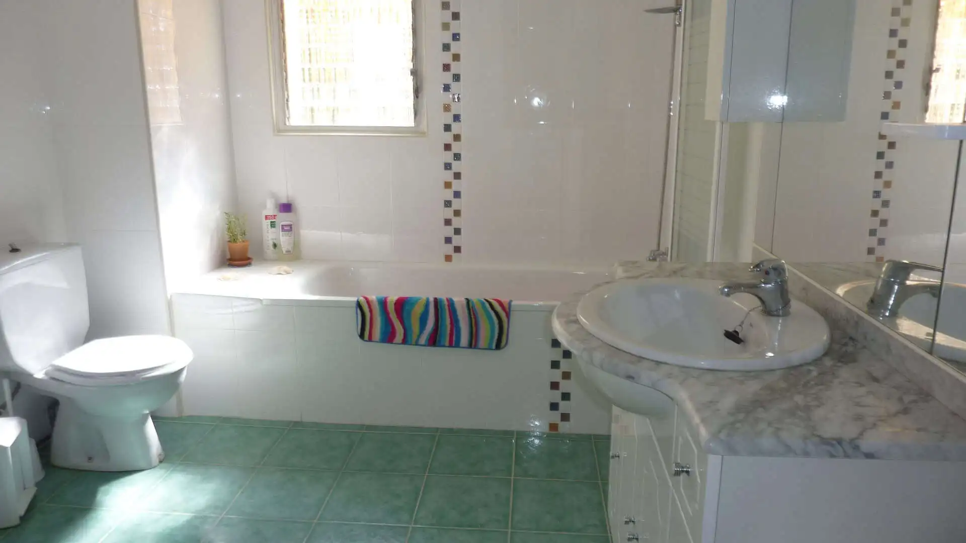 Elegant bathroom featuring a bathtub, marble sink, and contemporary design in Valencia.