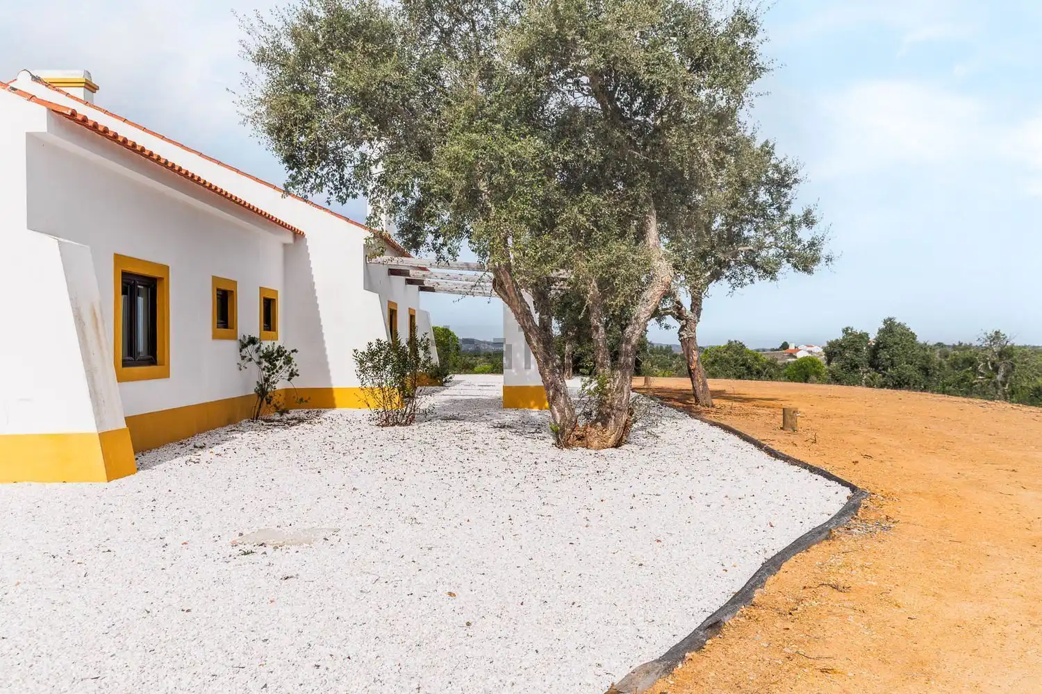 Elegant estate with mature trees and spacious outdoor area in Grandola Lisboa.