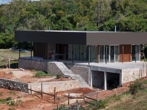 Build vacation villa with pool in Paraguay.