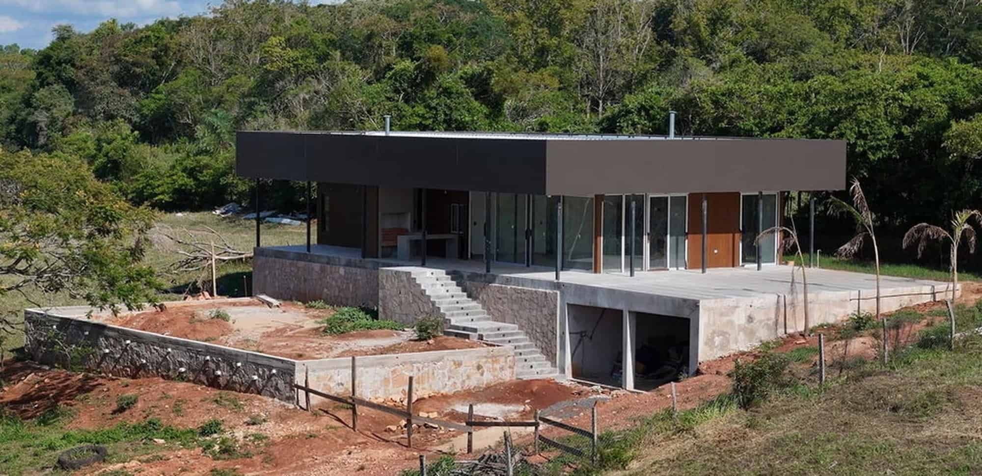 Build vacation villa with pool in Paraguay.