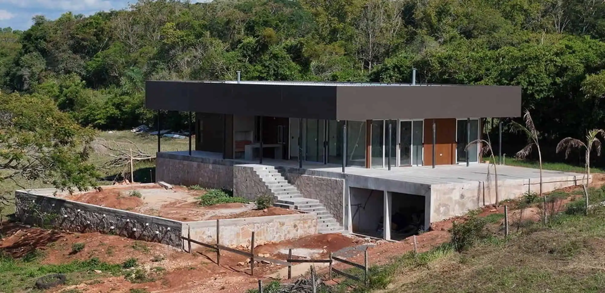 Build vacation villa with pool in Paraguay.
