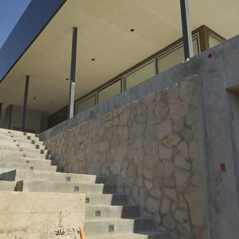 Build vacation villa with outdoor pool in Paraguay.