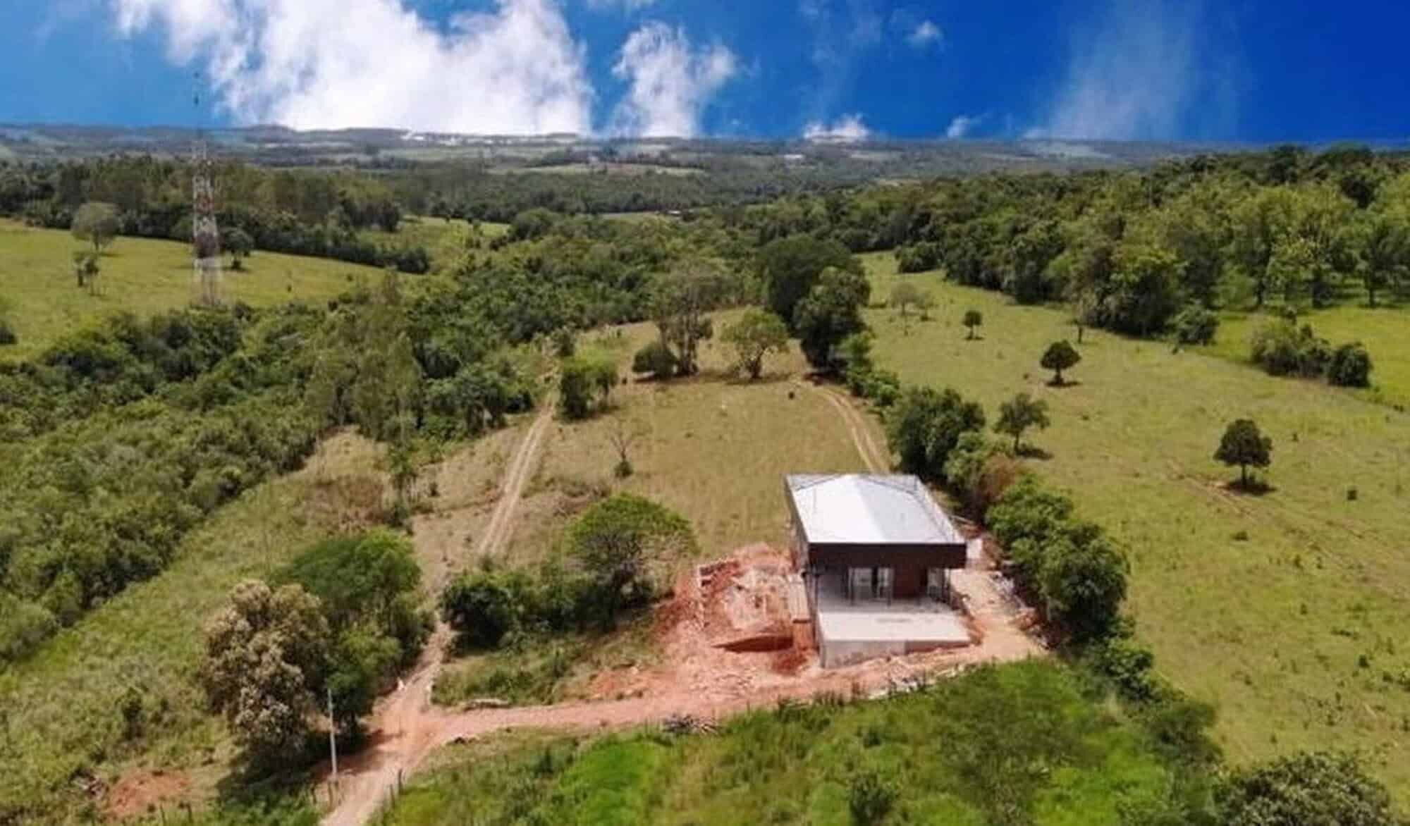 Villa with pool in Paraguay countryside, ideal for relaxing vacations and private getaways.